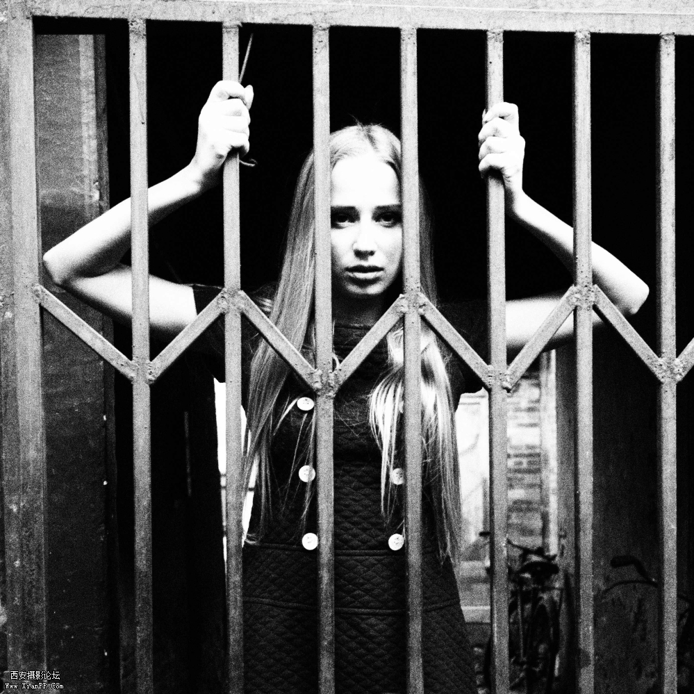 光圈: F/2.8 快门:1/125 焦距:20 毫米 感光度:400