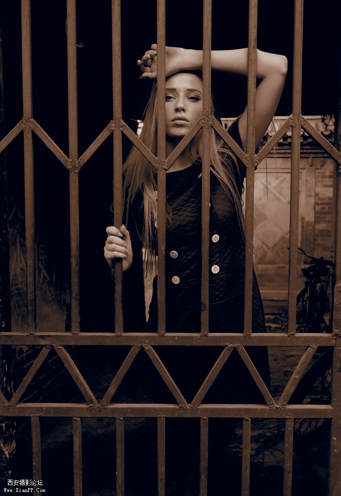 光圈: F/3.2 快门:1/160 焦距:20 毫米 感光度:400