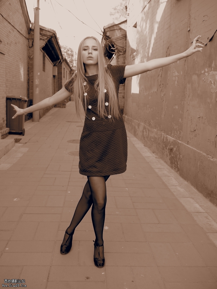 光圈: F/2.8 快门:1/125 焦距:20 毫米 感光度:200