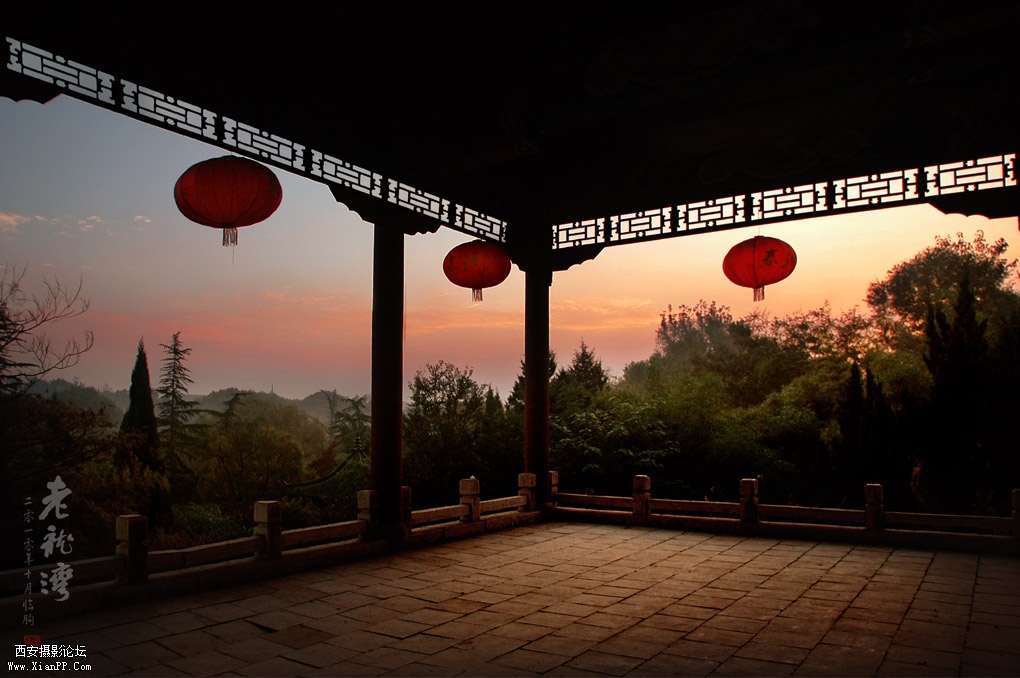 光圈: F/2.8 快门:1/400 焦距:17 毫米