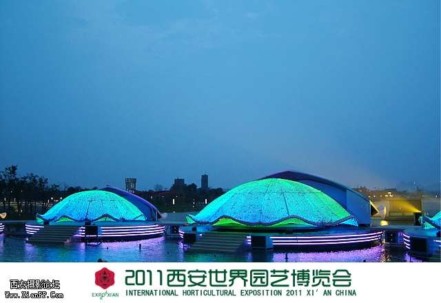 沁园春舞台1.jpg