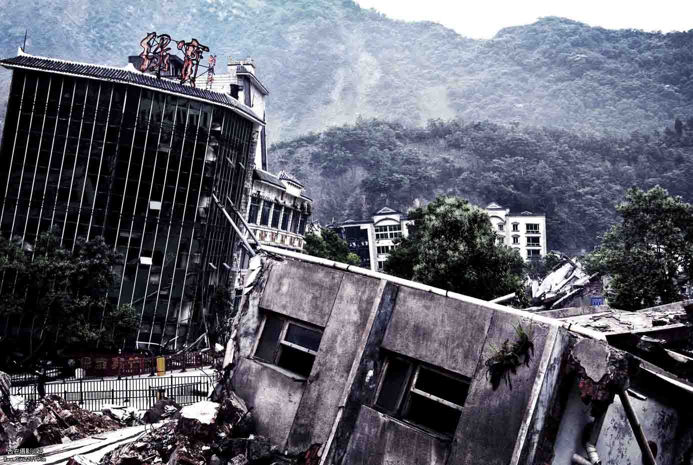 地震废墟.jpg