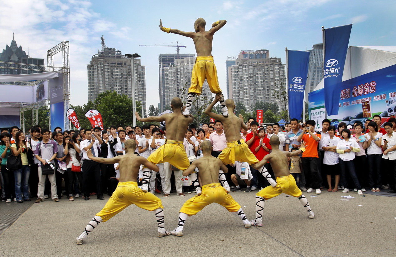 铜罗汉表演07.JPG