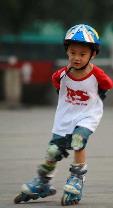 小小轮滑_434x800.jpg