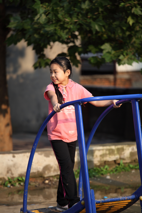 nEO_IMG_20110912秦川厂操场的小屁孩3020.jpg
