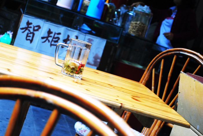 在这里喝掉一电壶的茶，学成都人休闲一回。