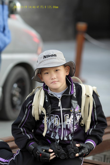 1111  城墙旗袍500d135K。2035L6435_调整大小.JPG