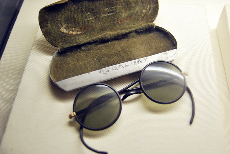 杨将军用过的墨镜
