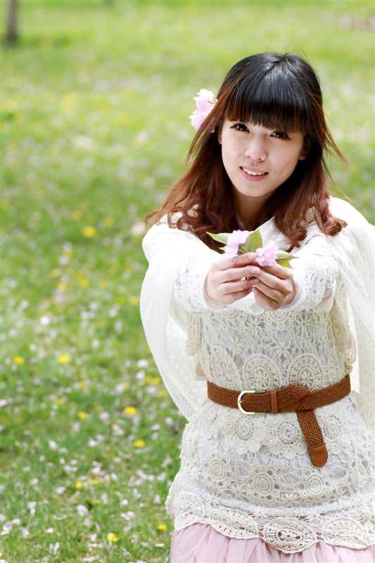 雨后七日樱 人像