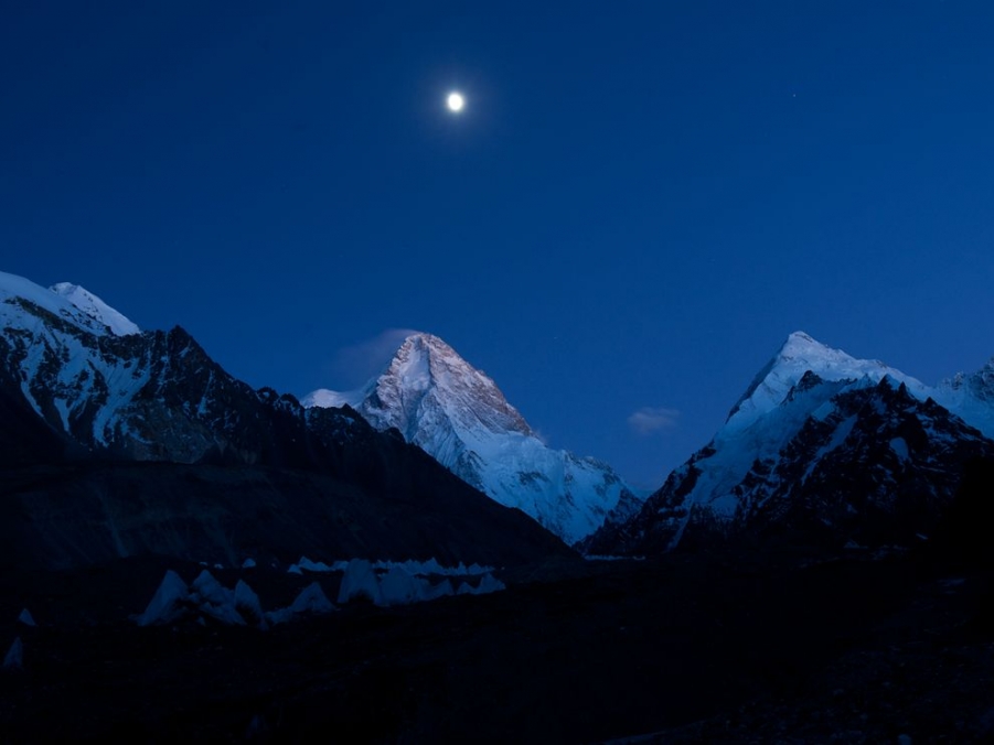 k2-moonlight-heinrich_49756_990x742.jpg