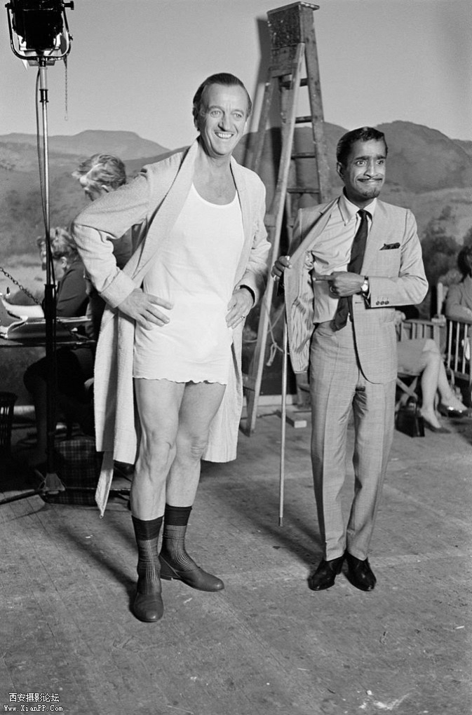 David-Niven-and-Sammy-Davis-Jr-673x1020.jpg