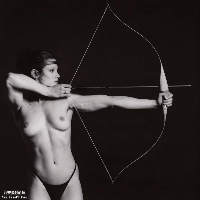 Lisa-Lyon-by-Robert-Mapplethorpe-673x673.jpg