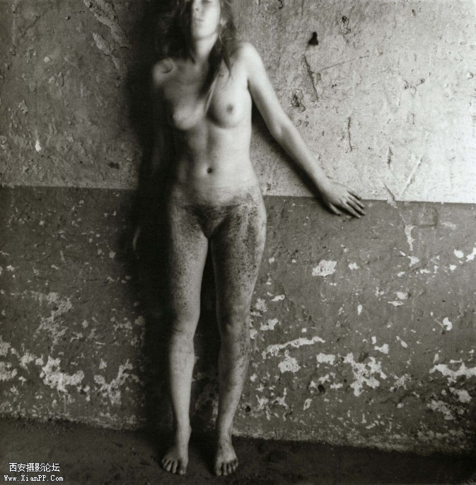 francesca-woodman-book-9-673x686.jpg
