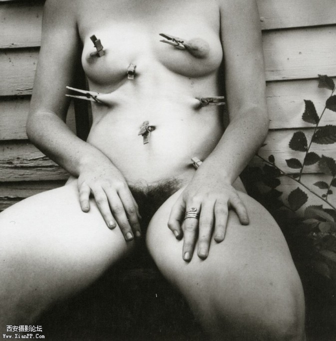 Francesca-Woodman-Book-7-673x684.jpg