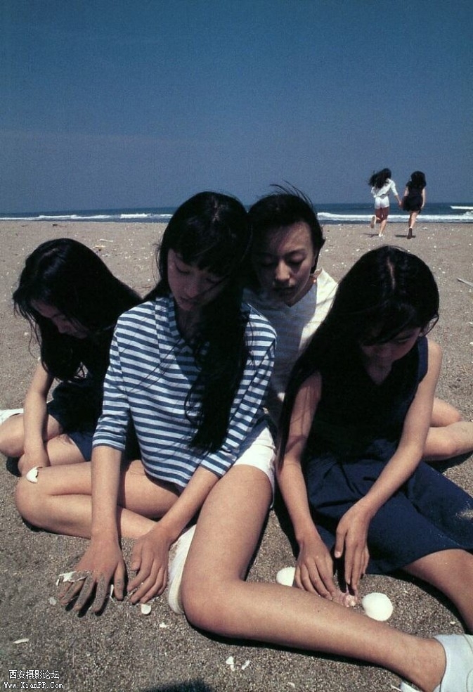 Girls_04-673x984.jpg Girls_04-673x984.jpg