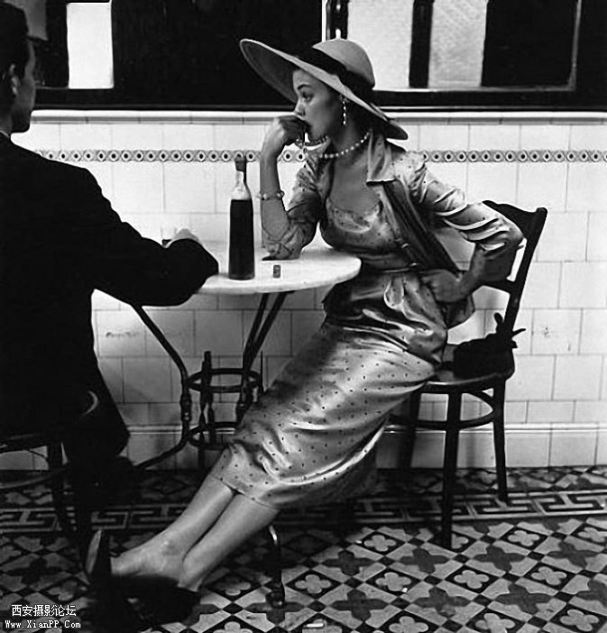 cafe-in-lima-by-irving-penn-673x702.jpg