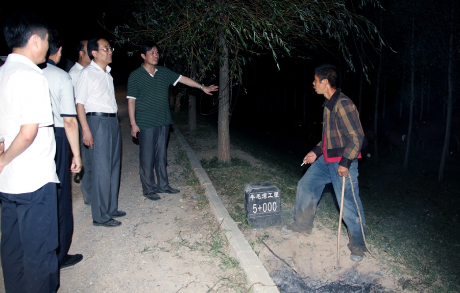 清理滩区群众撤离.jpg