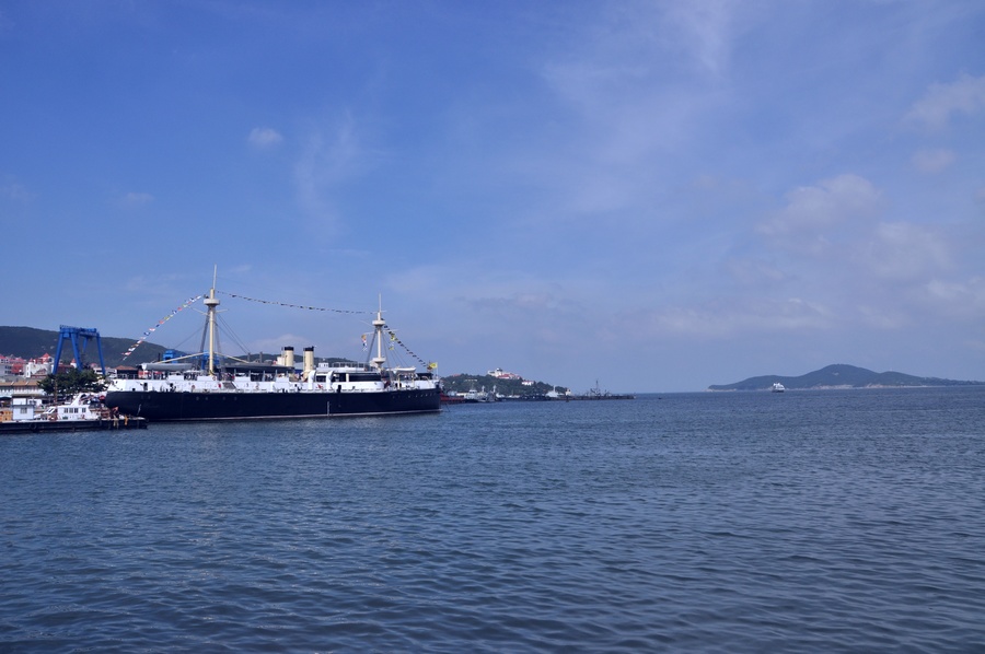 威海定远舰.jpg