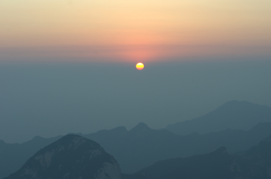太阳有些偏……