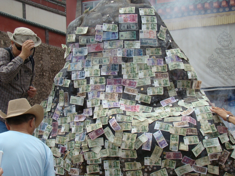 能够看到几个国家的钱钱呢？谁能粘得牢，谁就走财运喽！