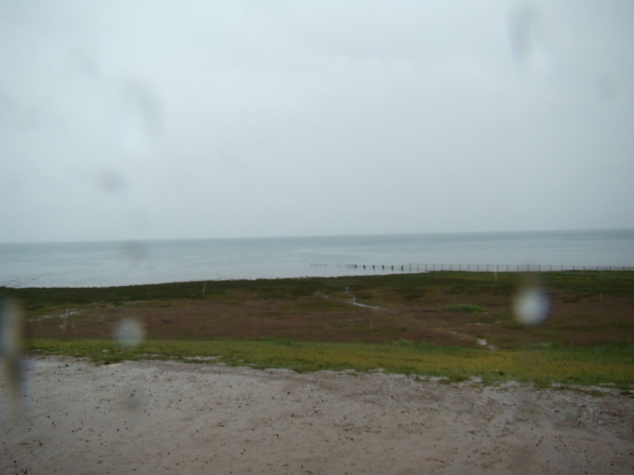 眼前的便是向往已久的神秘湖“青海湖”了，却和我看到的所有照片中的不一样，不见了那碧蓝碧蓝，而是现在的 ...