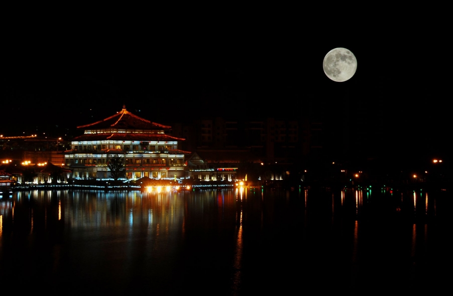 明月-1.jpg