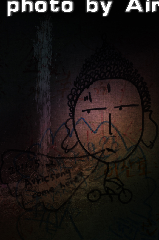 在墙上有人用Q版花的