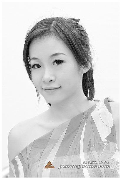 很长时间都在玩有色的，现也来次黑白，看看效果如何......。望得到摄友及网友的喜欢。