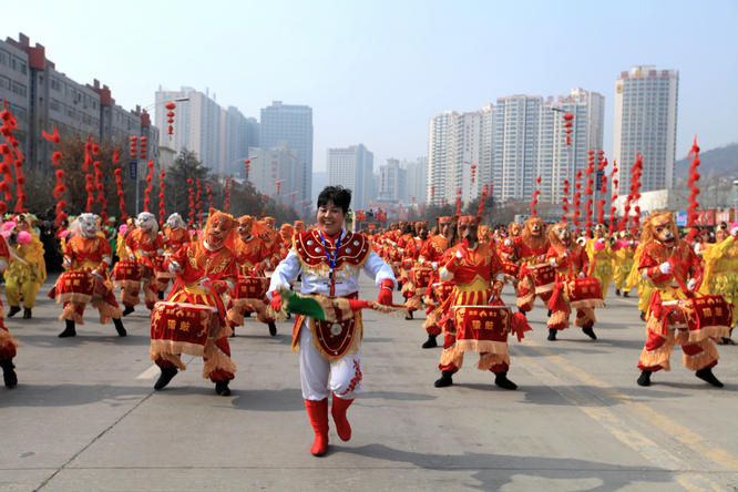 2013元宵延安社火大巡游1635L.50200L (124)_副本.jpg