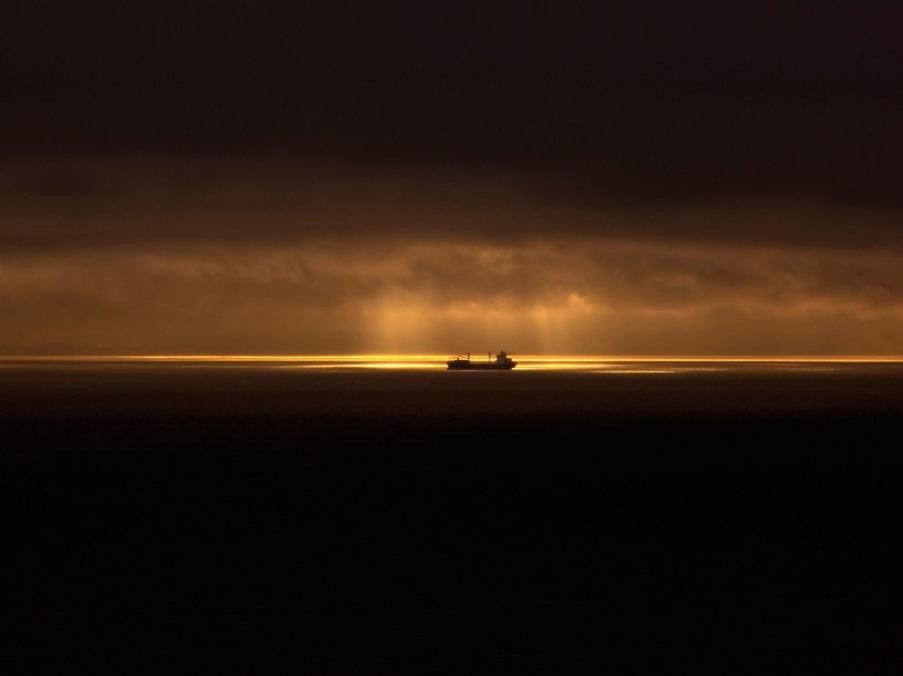 ship-juan-de-fuca-strait_63785_990x742.jpg