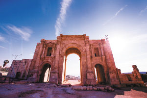 《杰拉什古罗马遗址凯旋门》 陈轩 摄.jpg