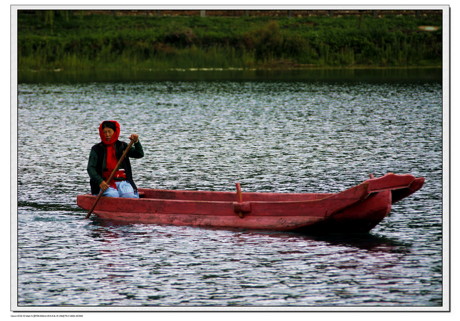 可载游客的小船