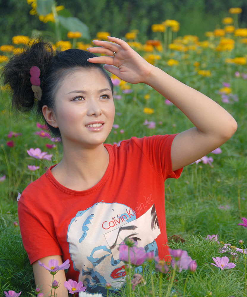 她在花丛中.jpg