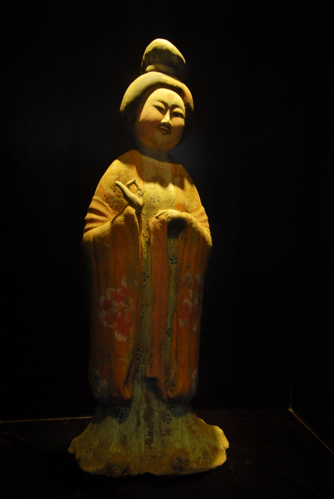 　唐彩绘陶俑.jpg