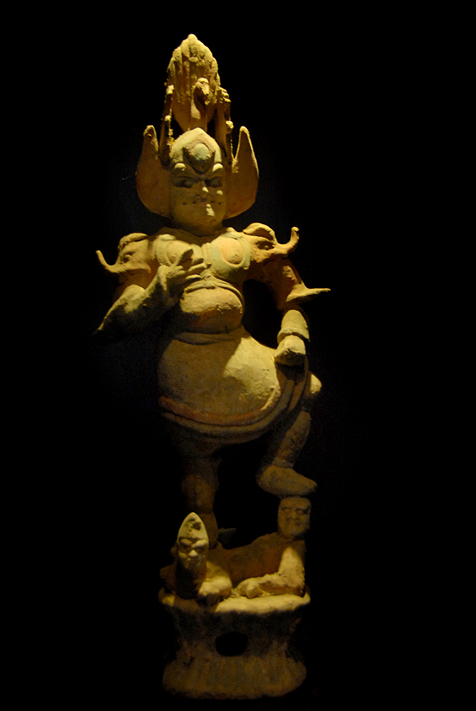 　唐彩绘陶俑 (11).jpg