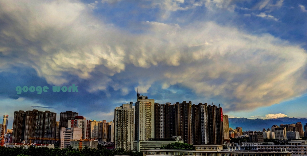 传说中的漏斗云哦