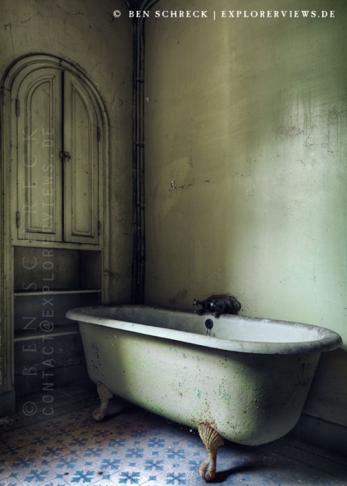 Bath-Urban-Exploration-1134-500x700.jpg