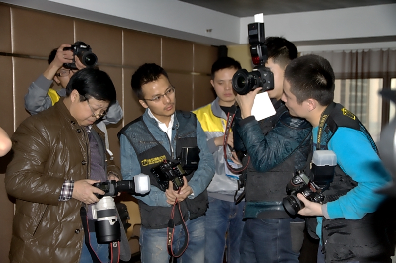 20140125猪猪在讲课.2jpg_dh.jpg