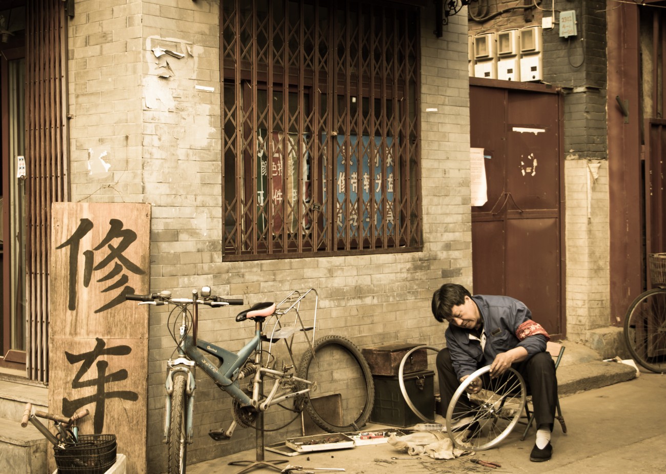 北京胡同的修车匠