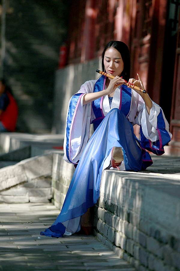 紫衣女-吹笛.jpg