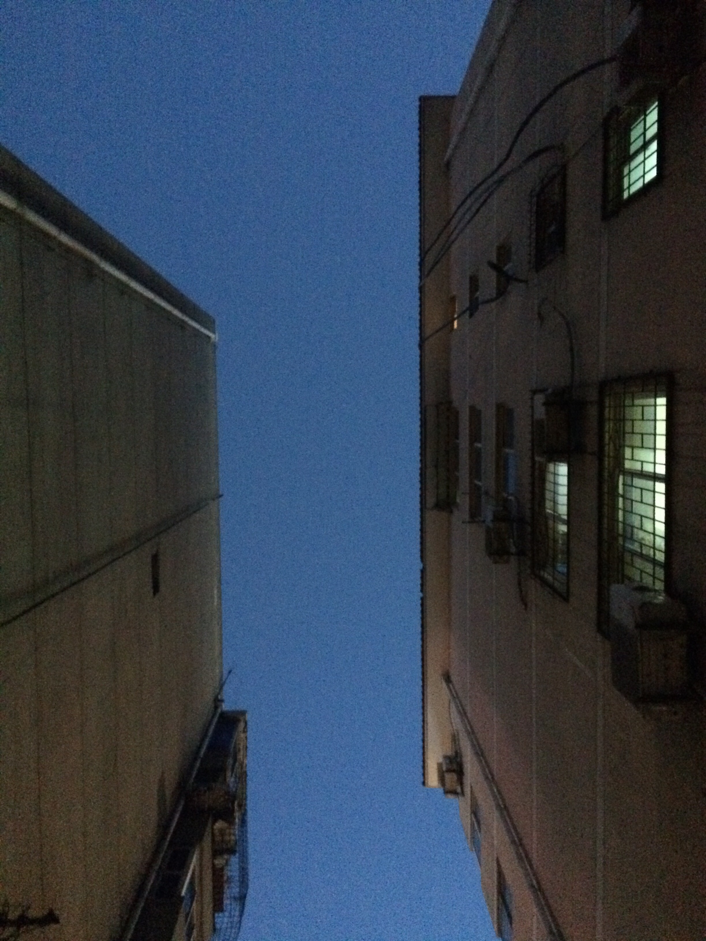 抬一次头 天空美一次