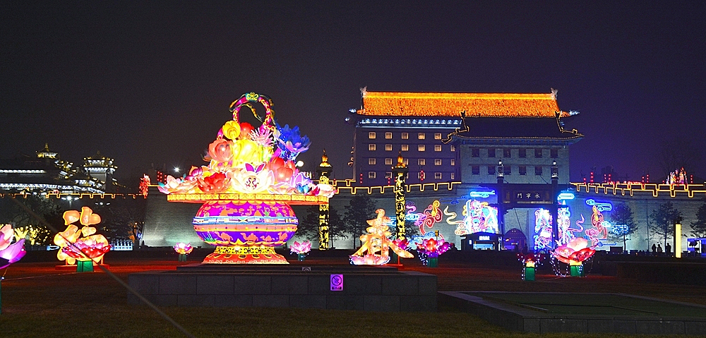 鸡年城墙灯会 (1).jpg