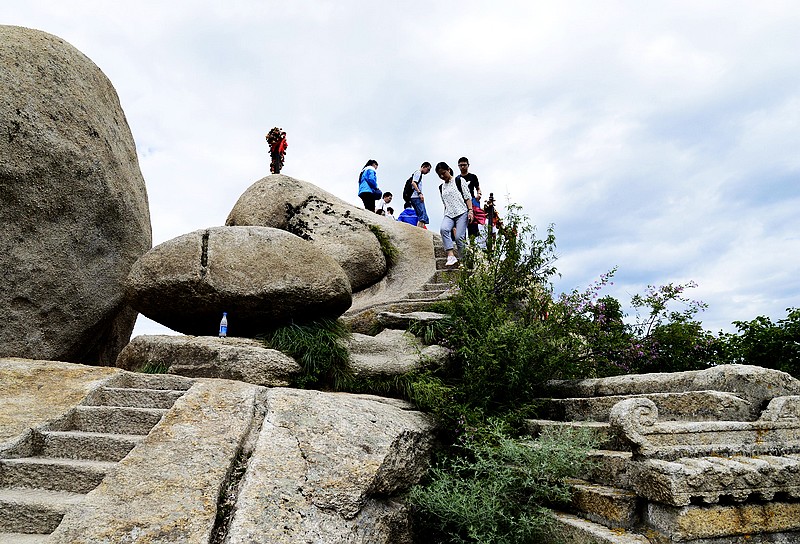小心翼翼上华山