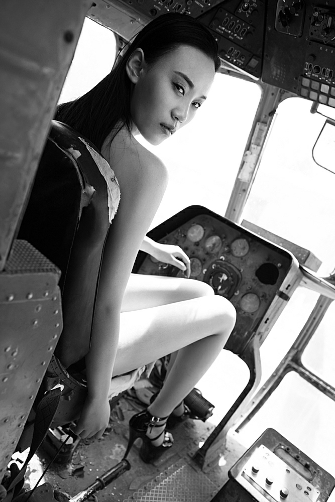 152146lztaq2r00q2sal28.jpg