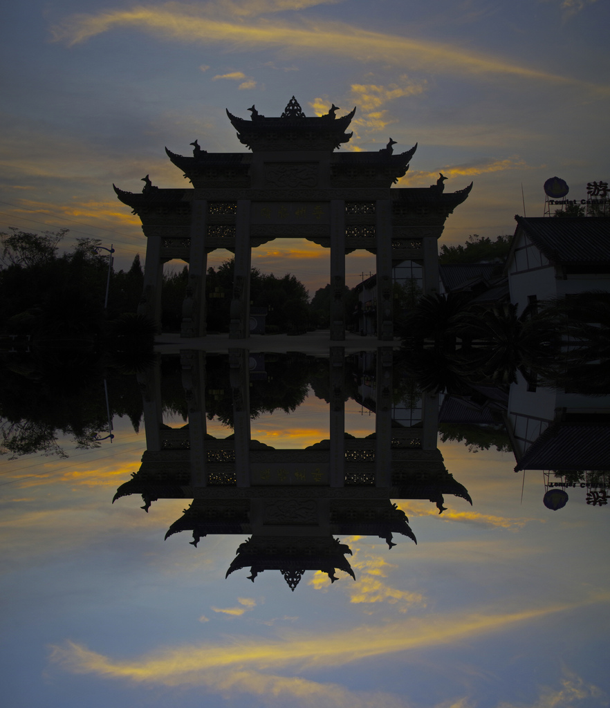 《夕阳下的倒影》.jpg