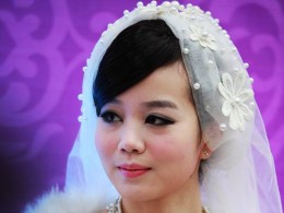 曲江婚纱博览会之二穿婚纱美女