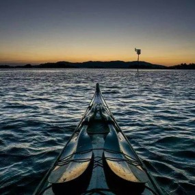 独木舟上的壮美挪威风光