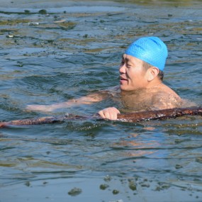 冬泳者