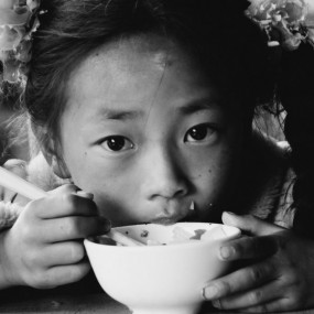吃饭的孩子