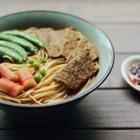 温馨红烧牛肉面